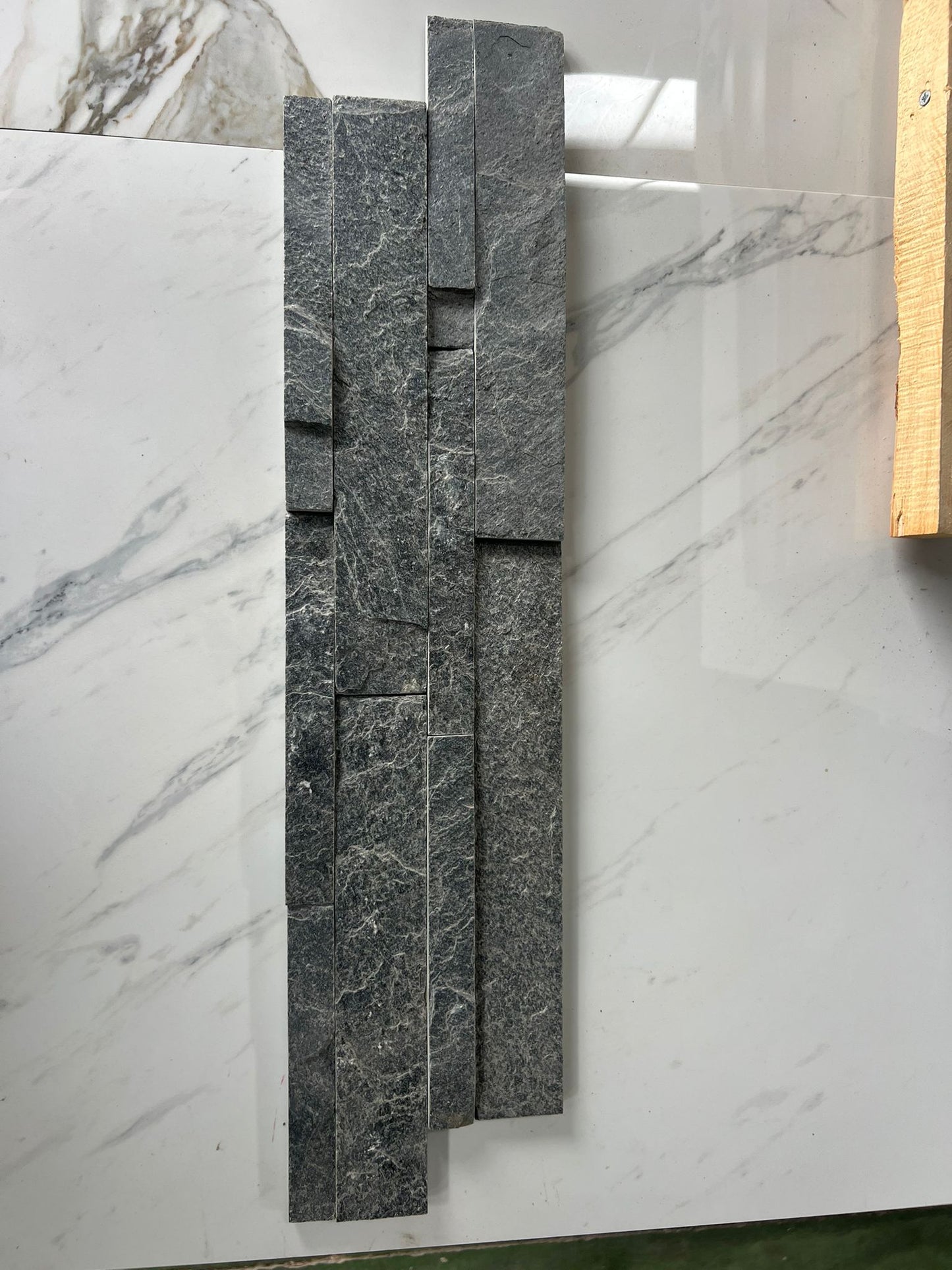 Panel de Piedra Premontada Ébano - Desde 25,03 €/m2 + IVA