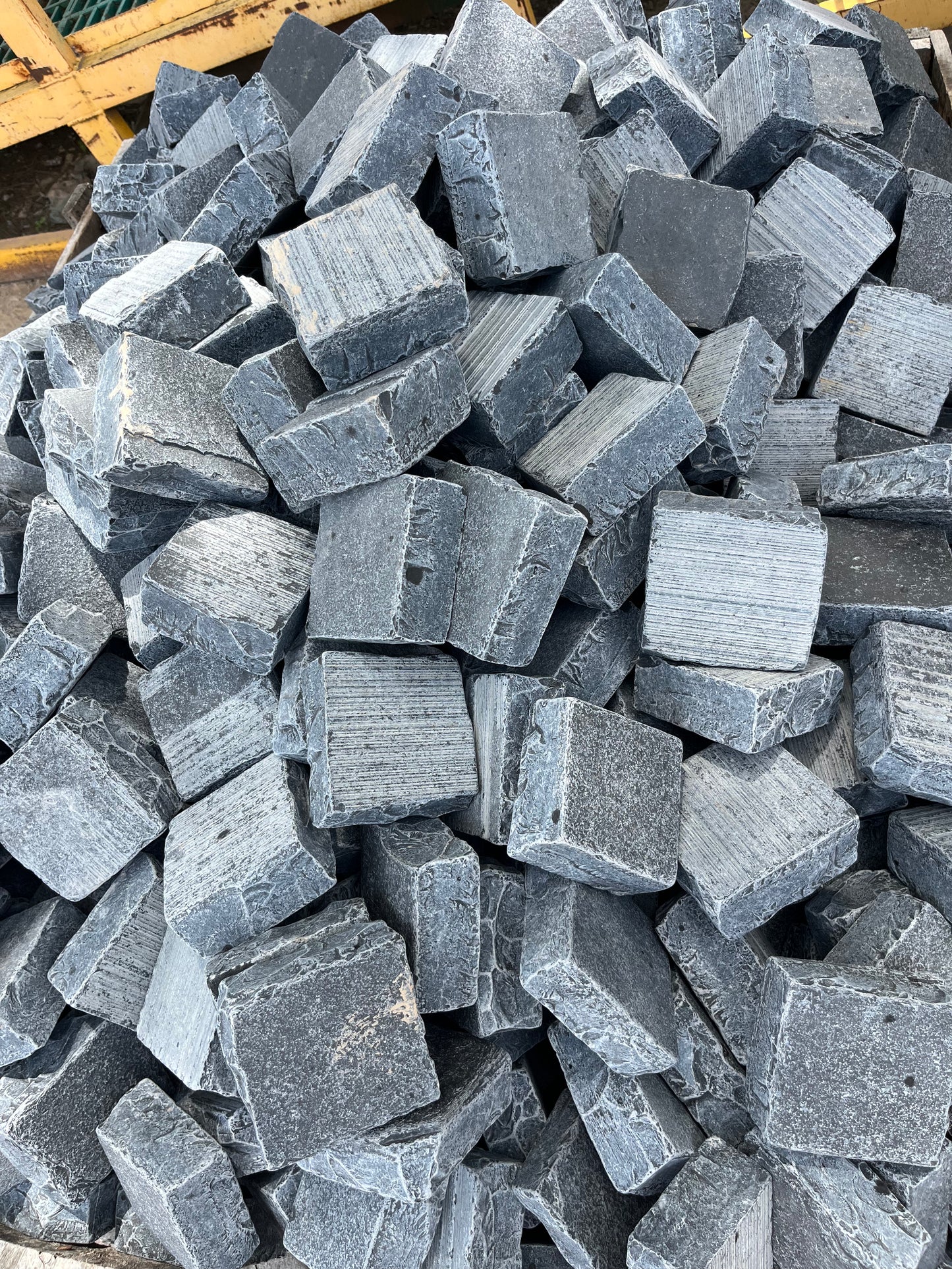 Ash Grey Limestone – €28.30/m²