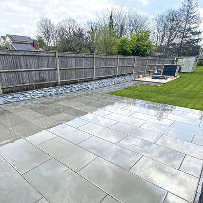 Kandla Grey Polished Porcelain – €28.80/m²