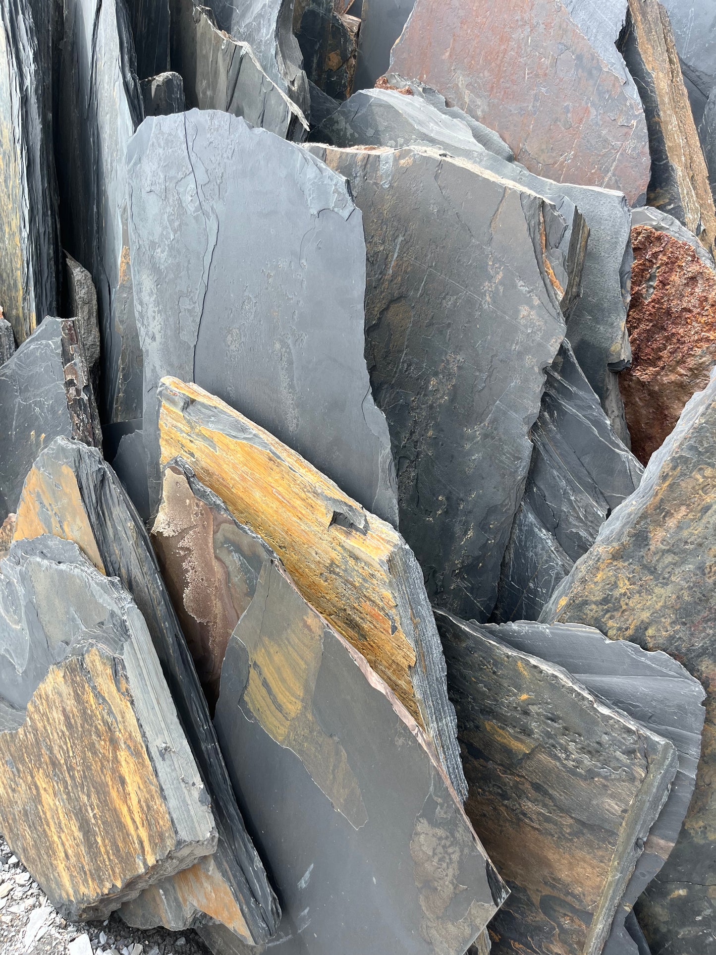 Pizarra Noche Dorada– Desde 18,28 €/m² + IVA